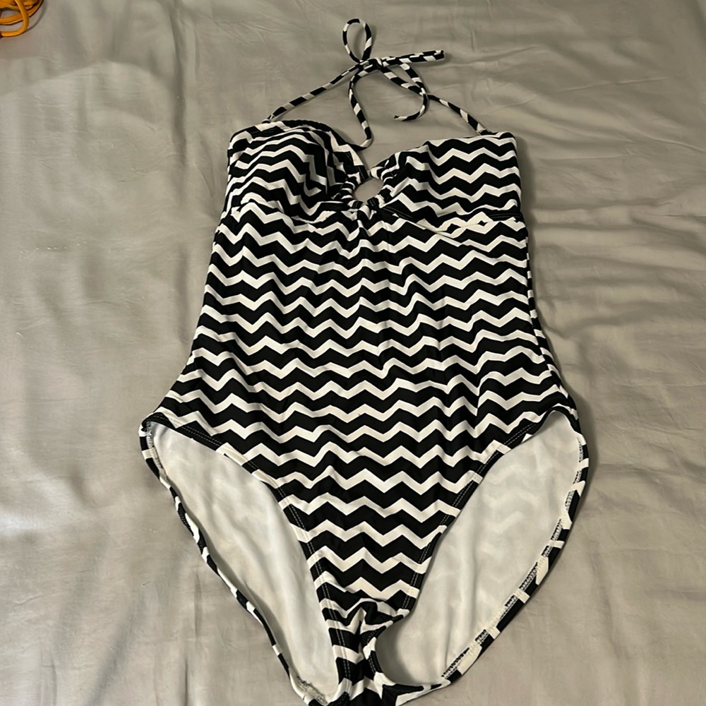 OLD NAVY one piece bathing suit!